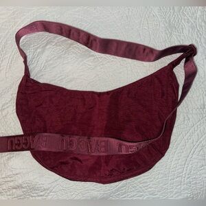 NWT Baggu Medium Crescent - Oxblood